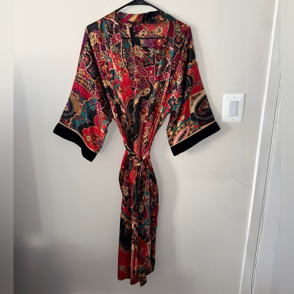 Vintage boho chic long robe with tie waist & velvet trim sleeves